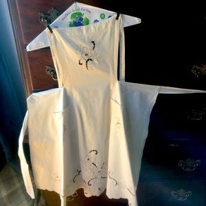 Beautiful embroidered creamy/tan apron